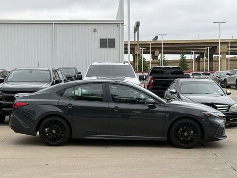 Used 2026 Toyota Camry SE w/ Convenience Package FWD image 3