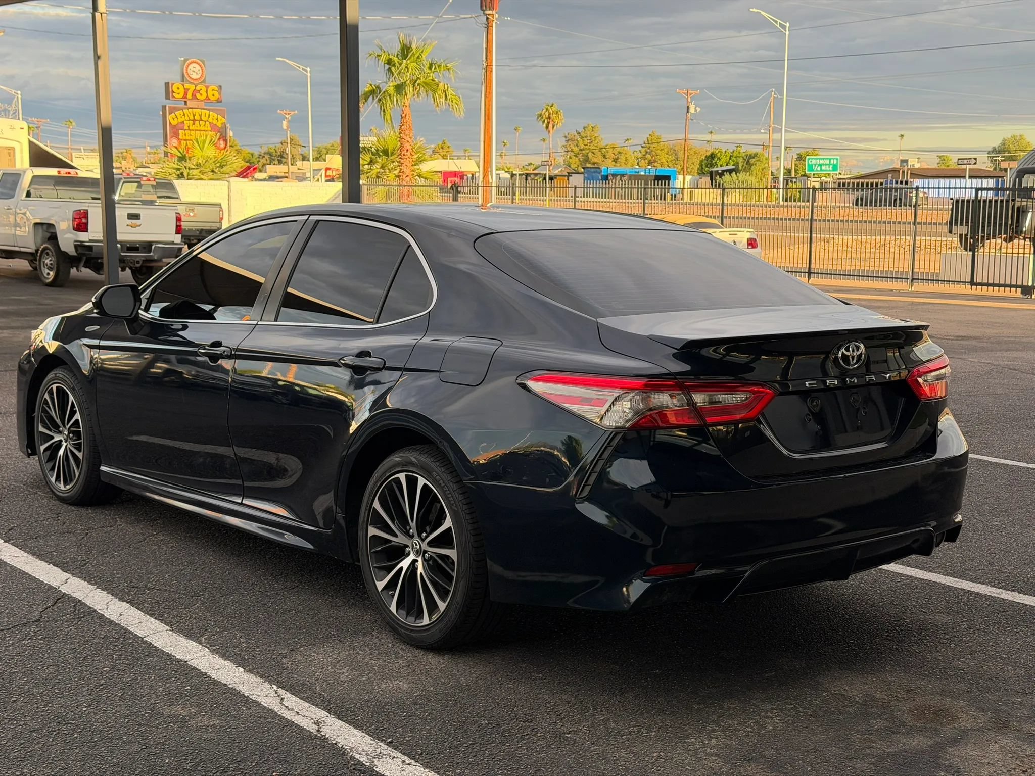 Used 2018 Toyota Camry SE FWD image 6