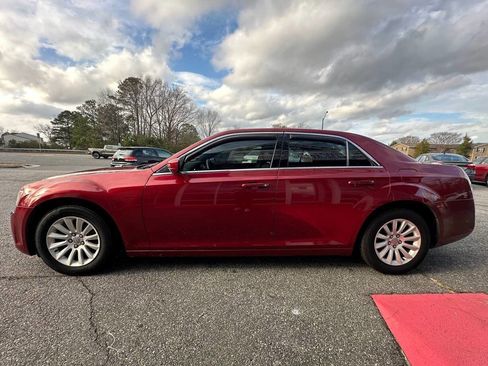 Used 2014 Chrysler 300 image 7