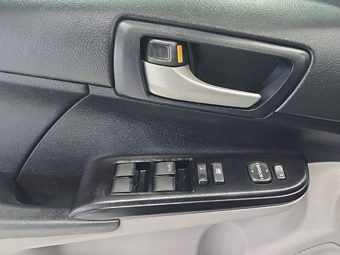 Used 2012 Toyota Camry LE image 13