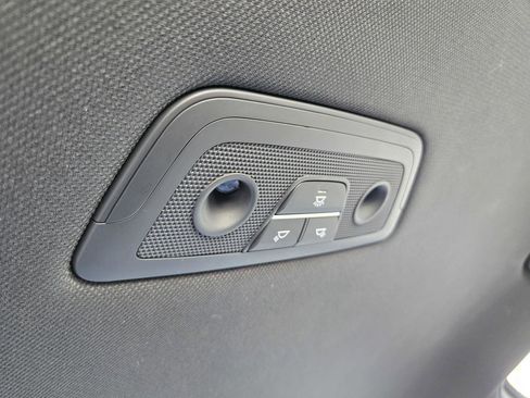 Used 2023 Genesis G70 2.0T image 32