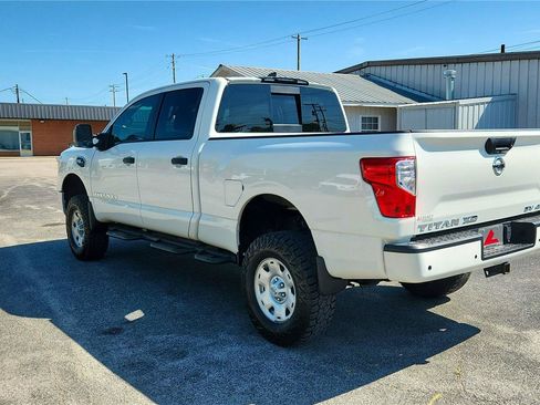 Used 2022 Nissan Titan SV AWD/4WD image 3