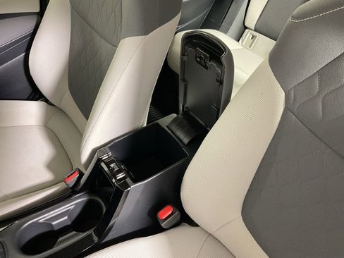 Used 2021 Toyota Corolla LE image 28