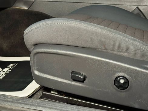 Used 2011 Dodge Challenger image 18