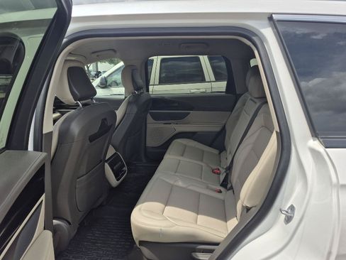 Used 2024 Lincoln Nautilus Premier AWD/4WD image 11