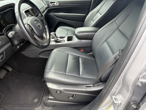 Used 2020 Jeep Grand Cherokee Laredo RWD image 11