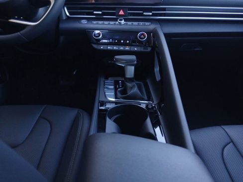 New 2026 Hyundai Elantra Limited FWD image 11
