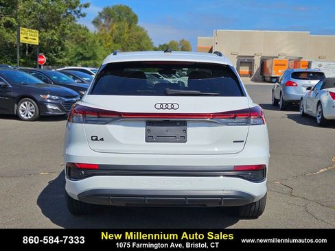 Used 2025 Audi Q4 e-tron Premium w/ Convenience Package image 4