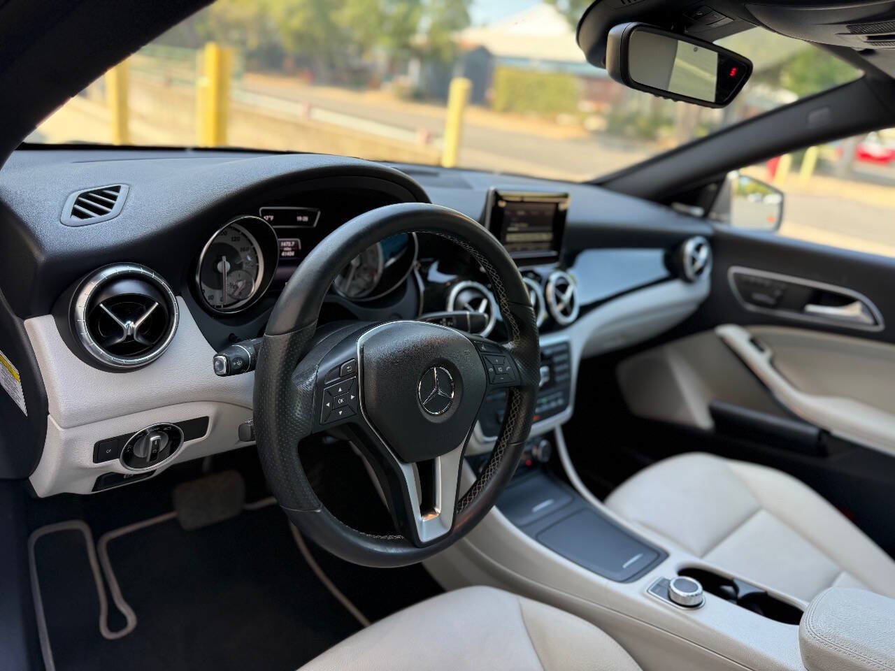 Used 2014 Mercedes-Benz CLA 250 image 16
