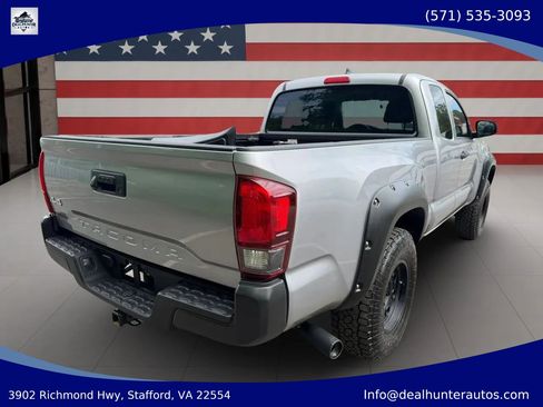 Used 2018 Toyota Tacoma SR AWD/4WD image 4