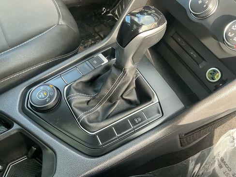 Used 2022 Volkswagen Taos SE w/ Panoramic Sunroof Package image 17