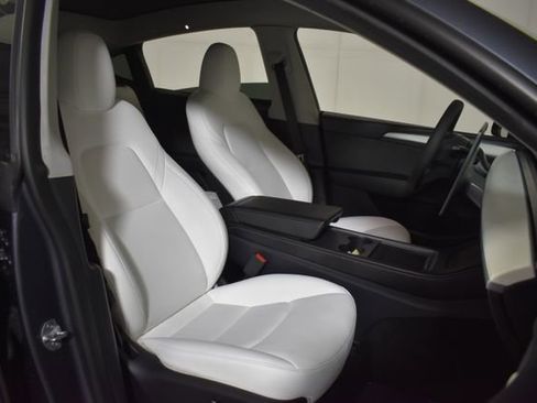 Used 2023 Tesla Model Y Long Range AWD/4WD image 33