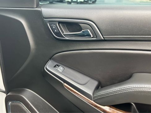 Used 2018 Chevrolet Suburban LT image 19