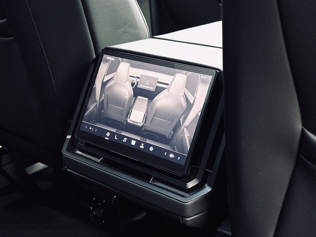 Used 2024 Tesla Cybertruck AWD Crew Cab image 19