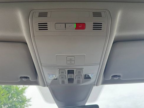 Used 2022 Volkswagen Tiguan SE AWD/4WD image 26