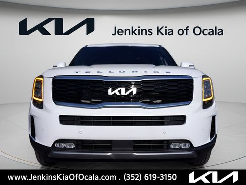Used 2022 Kia Telluride SX w/ Towing Package FWD image 9