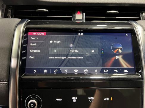 Used 2020 Land Rover Discovery Sport SE image 31