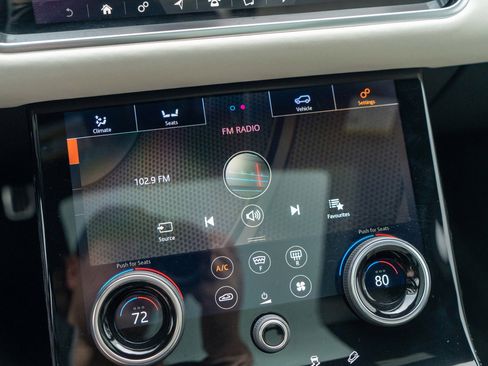 Used 2018 Land Rover Range Rover Velar image 29