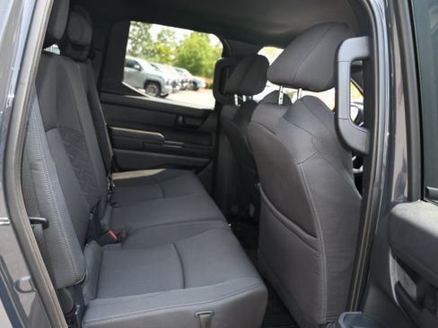 Certified 2025 Toyota Tacoma SR5 AWD/4WD image 17