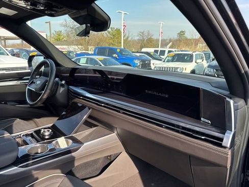 Used 2025 Cadillac Escalade Sport w/ Touring Package image 28