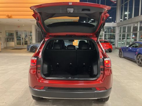 Used 2025 Jeep Compass Limited image 28