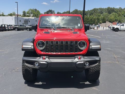 Used 2025 Jeep Wrangler Unlimited Rubicon w/ Convenience Group AWD/4WD image 2