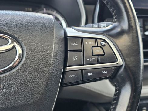 Used 2022 Toyota Highlander XLE AWD/4WD image 31