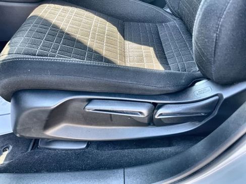 Used 2023 Honda HR-V LX image 16