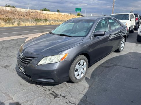 Used 2009 Toyota Camry LE FWD image 2