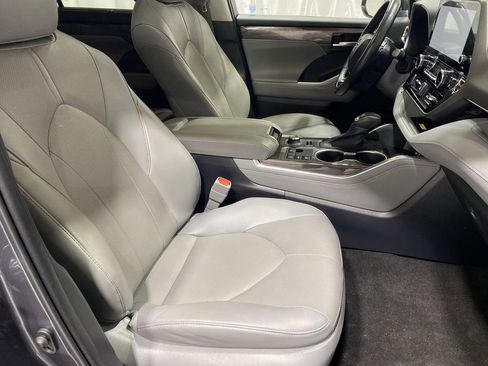 Used 2023 Toyota Highlander Limited image 27