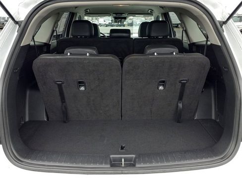 Used 2024 Kia Sorento S image 11