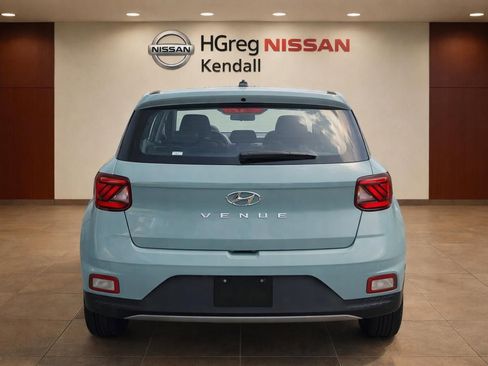 Used 2025 Hyundai Venue SEL FWD image 5