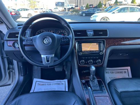 Used 2012 Volkswagen Passat 2.5 SEL Premium FWD image 22