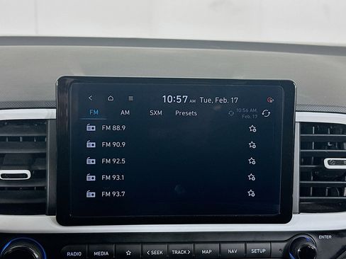 Used 2025 Hyundai Venue Limited image 19