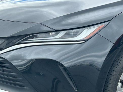 Used 2021 Toyota Venza XLE w/ Softex Package image 11