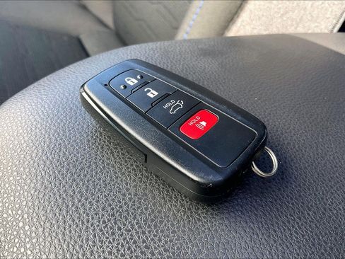 Used 2022 Toyota RAV4 SE image 14