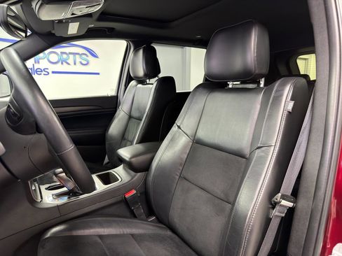 Used 2018 Jeep Grand Cherokee Altitude AWD/4WD image 11