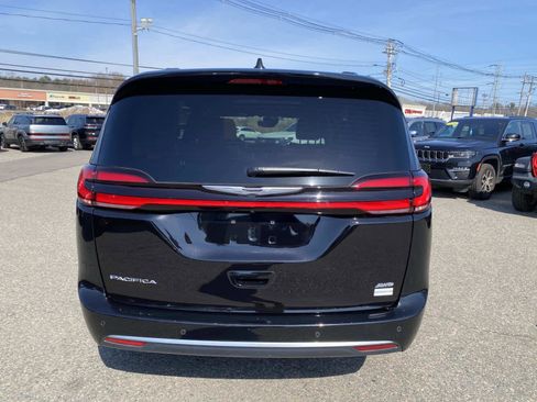 Certified 2025 Chrysler Pacifica Pinnacle image 4
