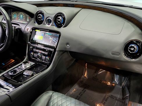 Used 2019 Jaguar XJ AWD image 19