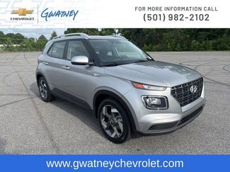 Used 2024 Hyundai Venue SEL FWD video 3