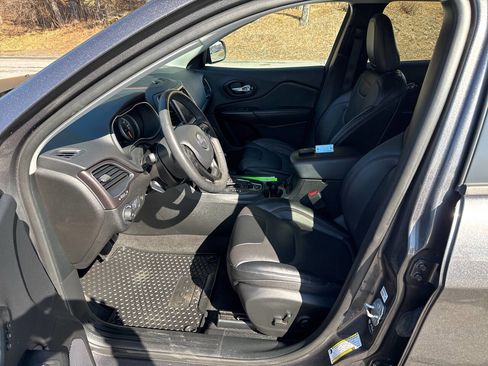 Used 2022 Jeep Cherokee Trailhawk w/ Sound & Nav Group image 9