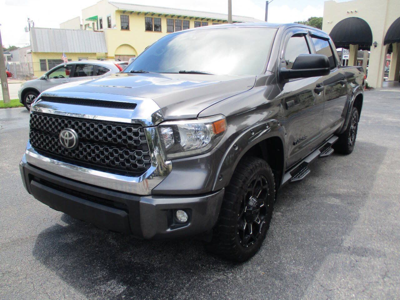Used 2020 Toyota Tundra SR5 w/ SR5 Upgrade Package AWD/4WD image 5