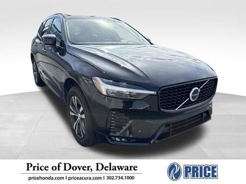 Used 2025 Volvo XC60 B5 Core AWD/4WD image 1
