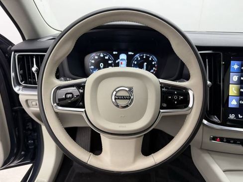 Used 2021 Volvo S60 T5 Momentum w/ Premium Package image 17