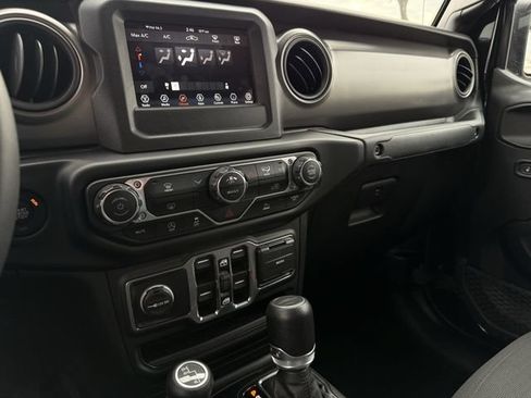 Used 2023 Jeep Gladiator Sport AWD/4WD image 13