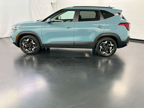 Used 2025 Kia Seltos EX w/ EX Sunroof Package AWD/4WD image 2