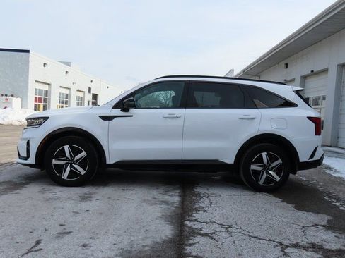 Used 2022 Kia Sorento EX w/ Panoramic Sunroof Package image 4