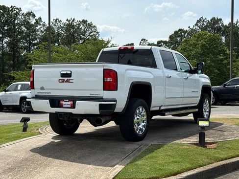 Used 2017 GMC Sierra 2500 Denali w/ Duramax Plus Package AWD/4WD image 7