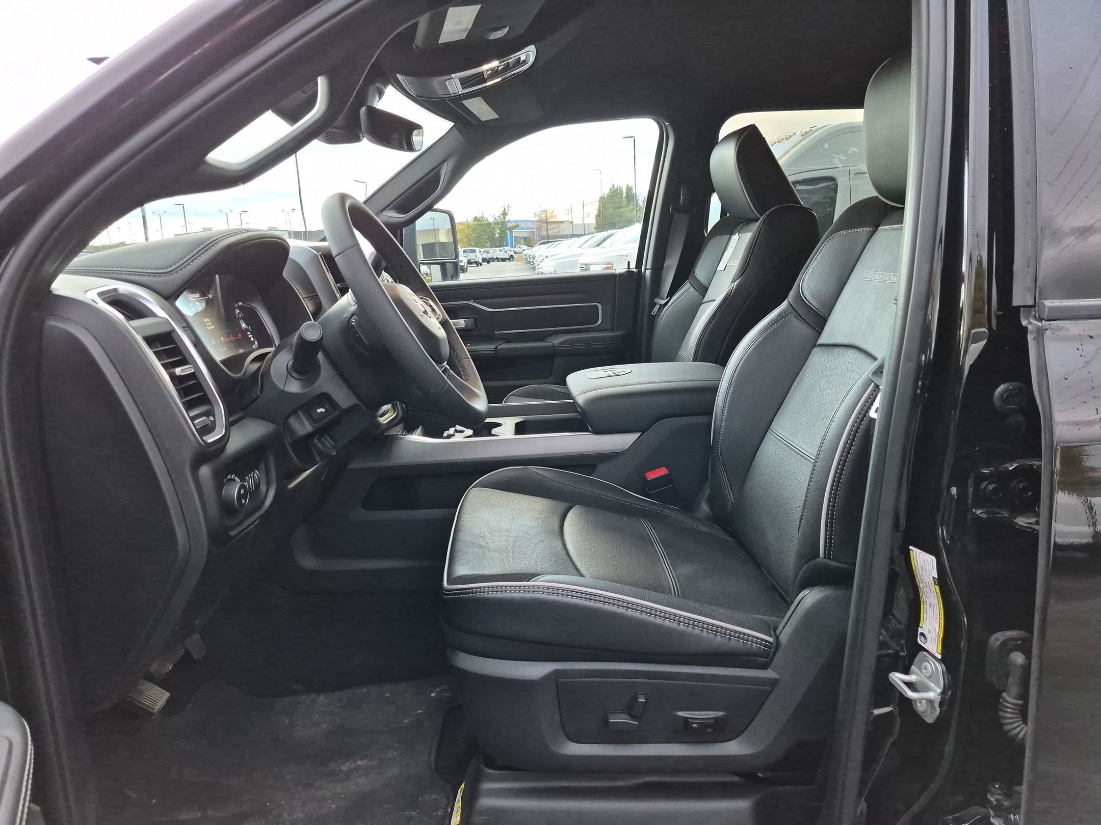 Used 2026 RAM 3500 Laramie AWD/4WD image 18