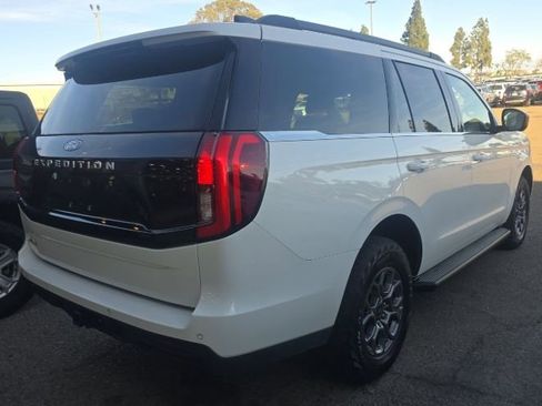 Used 2025 Ford Expedition Active image 2